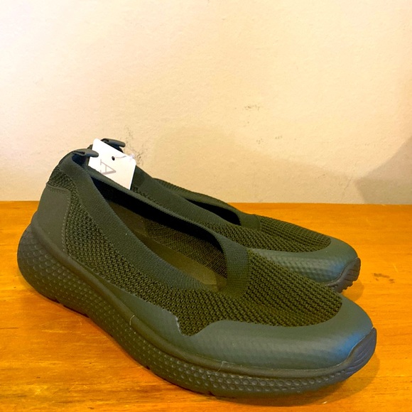 Acaine Simple Life Jeko Womens Slip On Dark Green Walking Shoes Flats 8.5 NWT - Picture 1 of 8